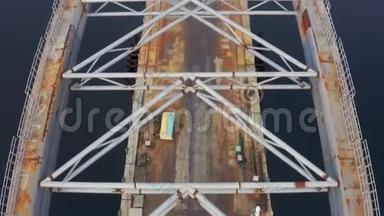 桥梁<strong>正在施工</strong>中.. 波迪尔斯科-沃斯克雷斯基大桥。 波迪尔斯基地铁大桥。 高空俯视图